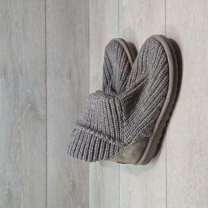 Ugg Australia Women 5819 Cardi Sweater Button boots shoes sz 6